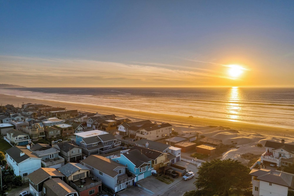 Steps to Beach w/ Patio+deck Foosball Happy Bottom Beach House by Avantstay