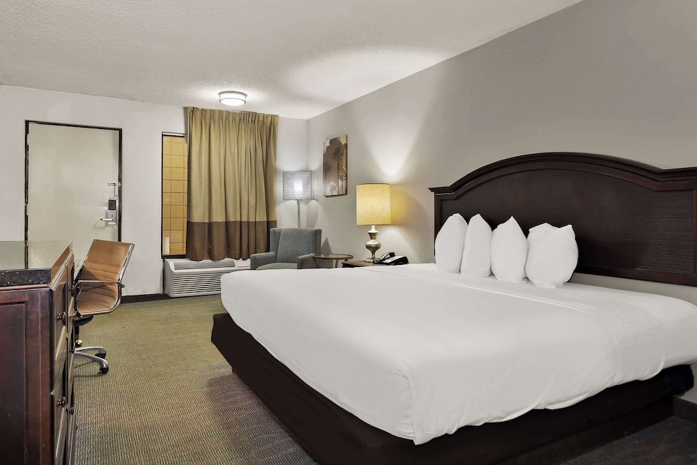 Rodeway Inn Lumberton Central