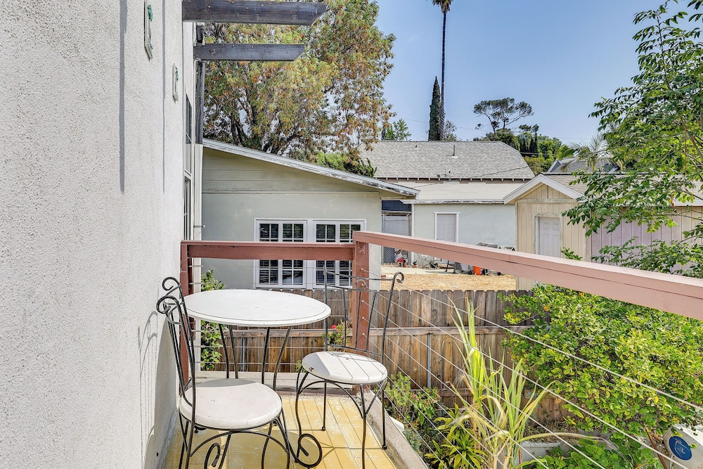 Fullerton Home Base: Easy Access to Dtwn + Csuf!