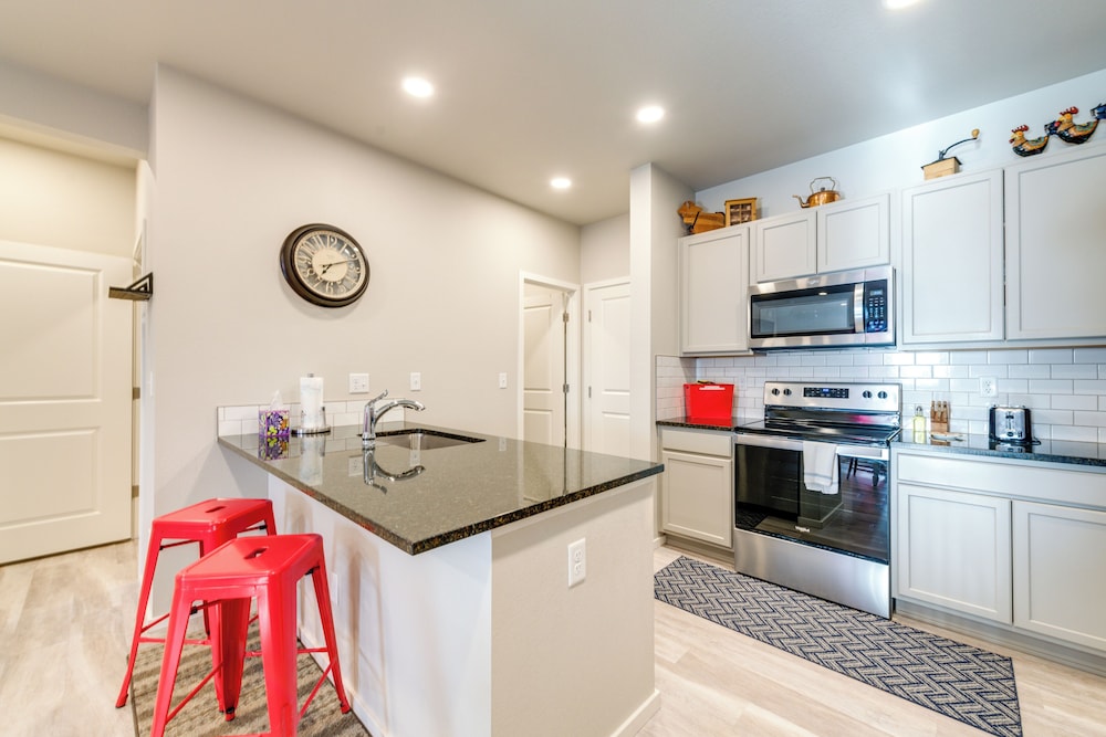 11 Mi to Fort Collins: Wellington Retreat w/ Patio