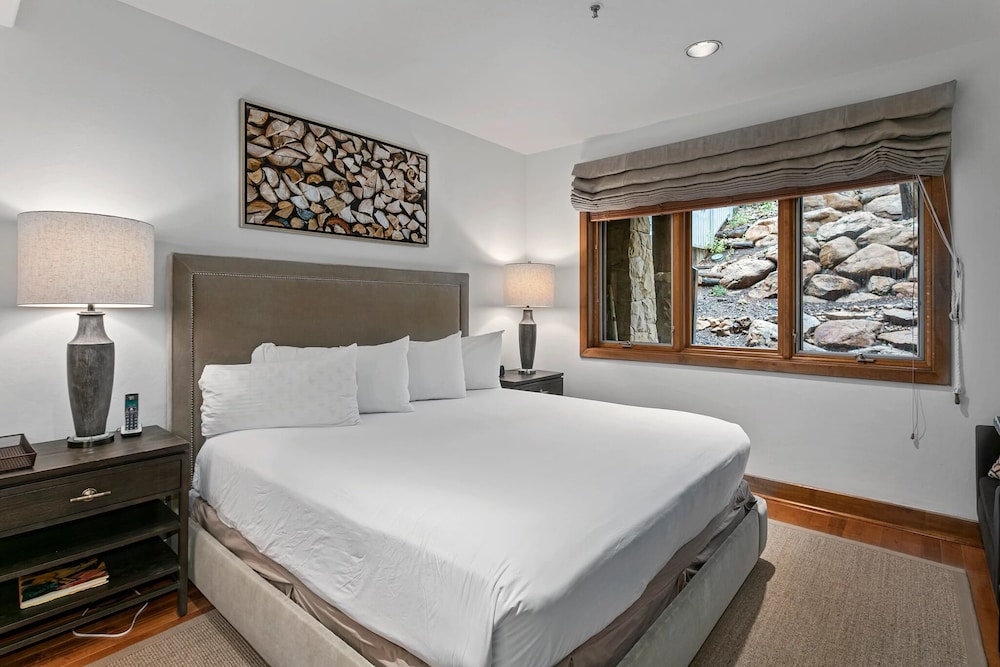 Sterling Lodge at Deer Valley Resort - Three Bedroom Condo with Hot Tub #111 3 Condo