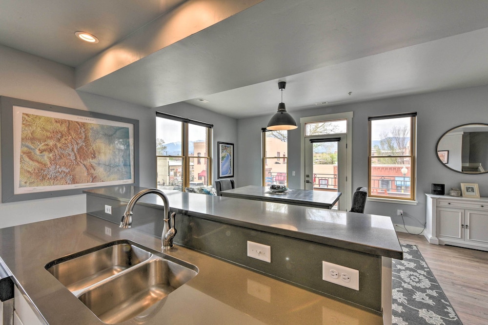 0660: Dtwn Salida Condo w/ Balcony view 5