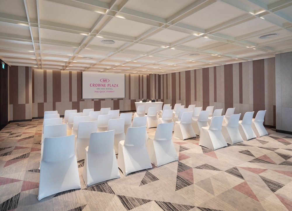 Crowne Plaza Phu Quoc Starbay by IHG 100