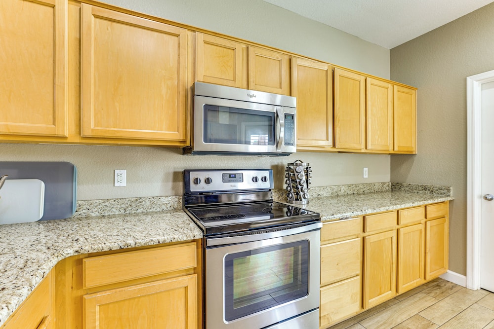 Golf Getaway 1 Mi to Old Town: Pueblo Verde Condo!