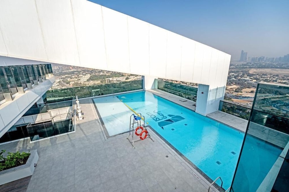 Whitesage - Super Spacious Apt with Dubai Garden Glow Views