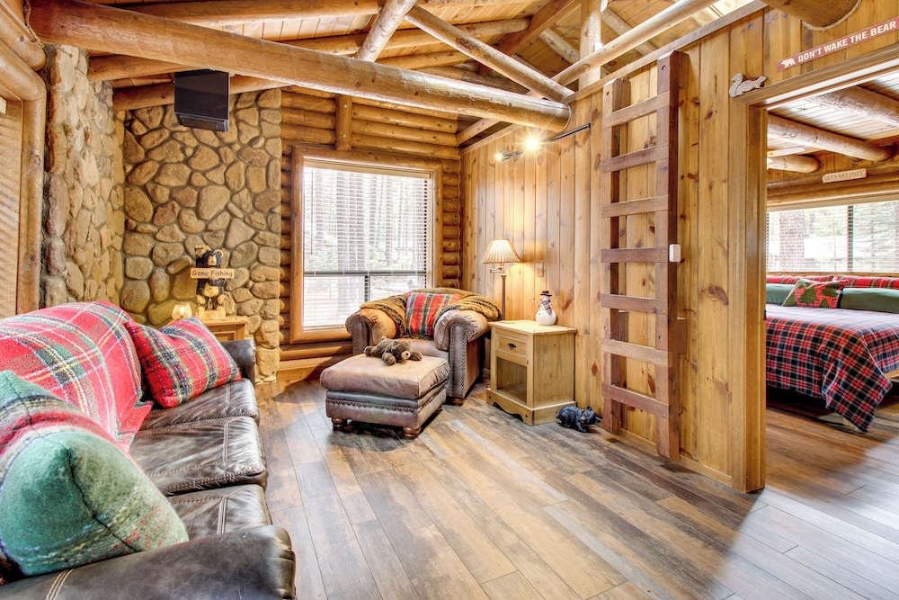 Near Fishing & Hiking: Pinetop Log Cabin w/ Deck!