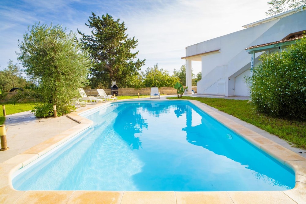 Villa Malamuri in Caucana-finaiti-casuzze-finaiti Nord