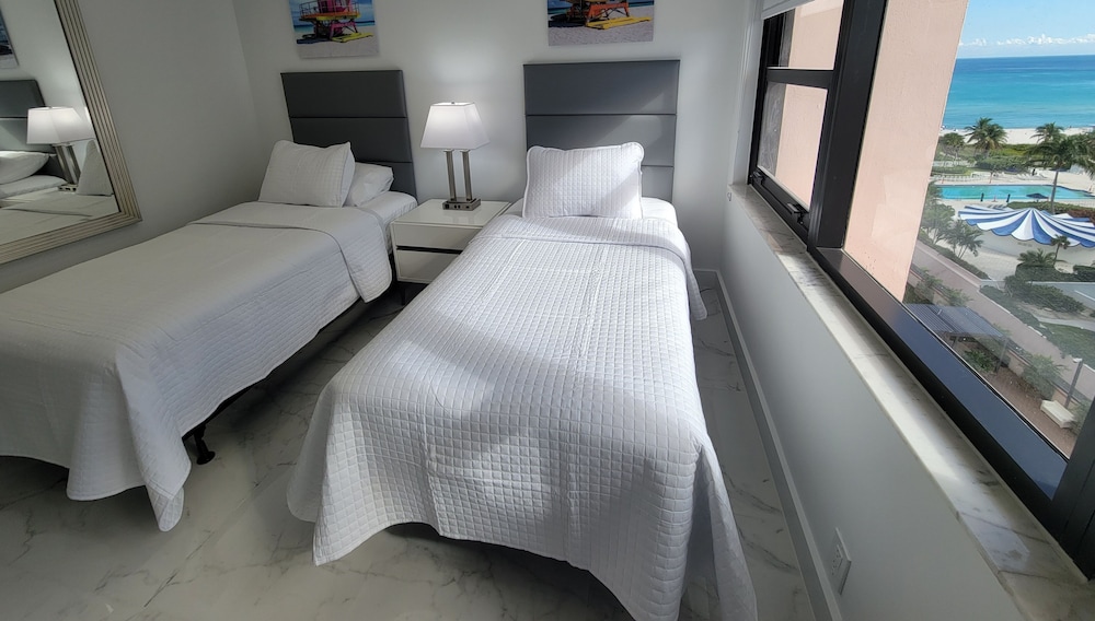 Alexander 1115 3 Bedroom Apts