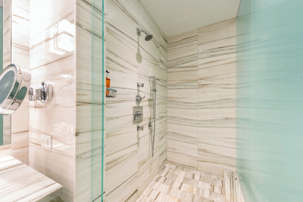 W South Beach Private Luxury Suites