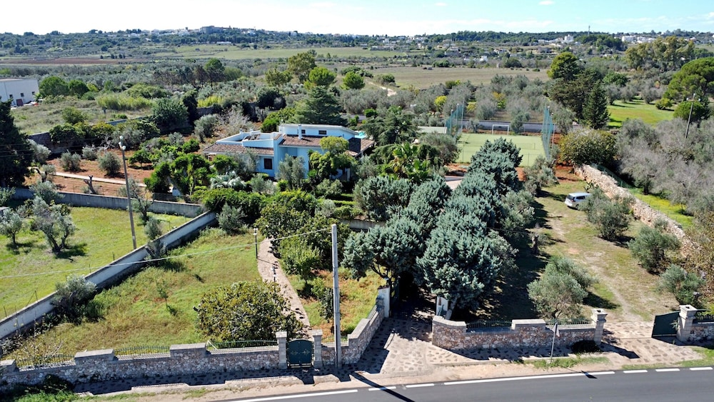 Villa Velisia - Con Ampia Piscina E Campo Da Gioco Privato