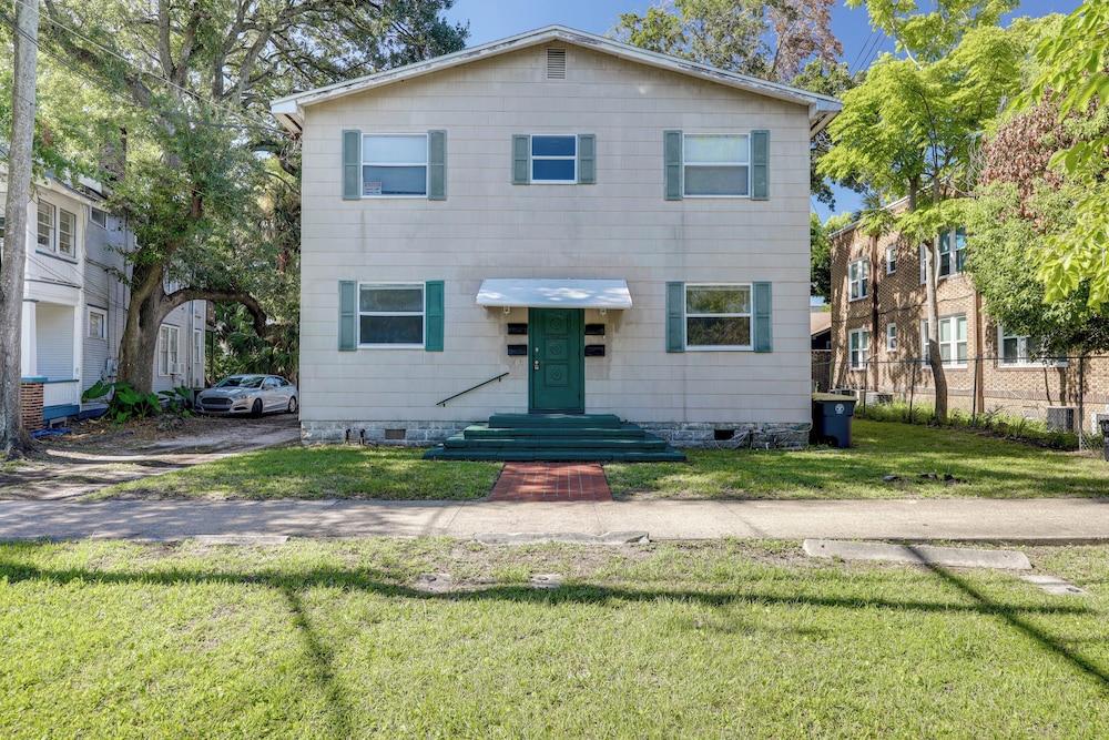 Walk to Food & Art: Condo in Historic Riverside