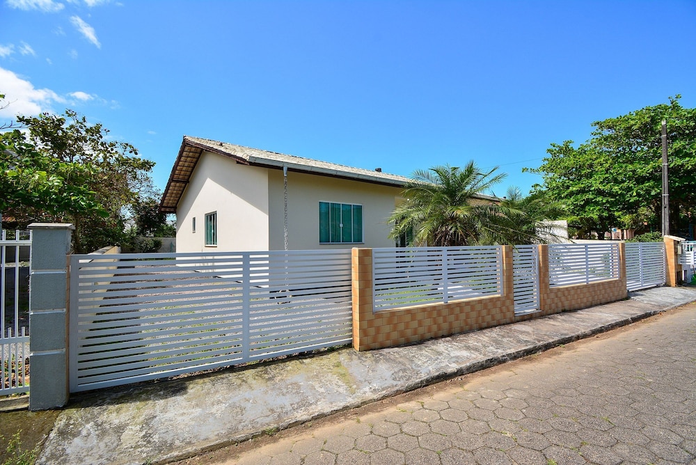 Casa com piscina a 250m da Praia PLH006