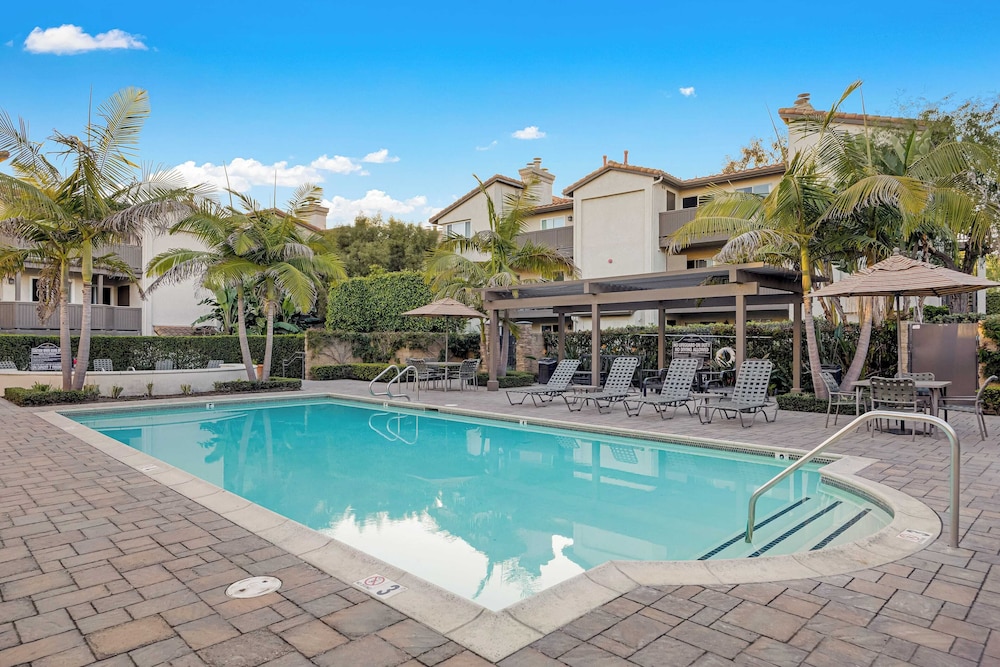 Coastal Retreat With Pool, Hot Tub, BBQ Patio & Minutes to Dana Point Harbor, Monarch Beach, Laguna Beach & Golf Courses Ritz Pointe Condo