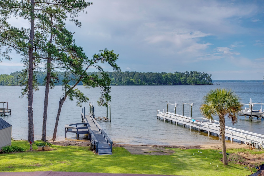 Deck & Views: Lake Murray Escape in Chapin!
