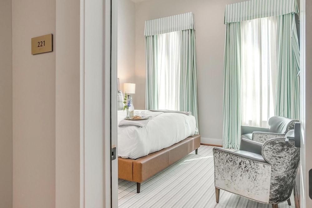 Nutt House Hotel