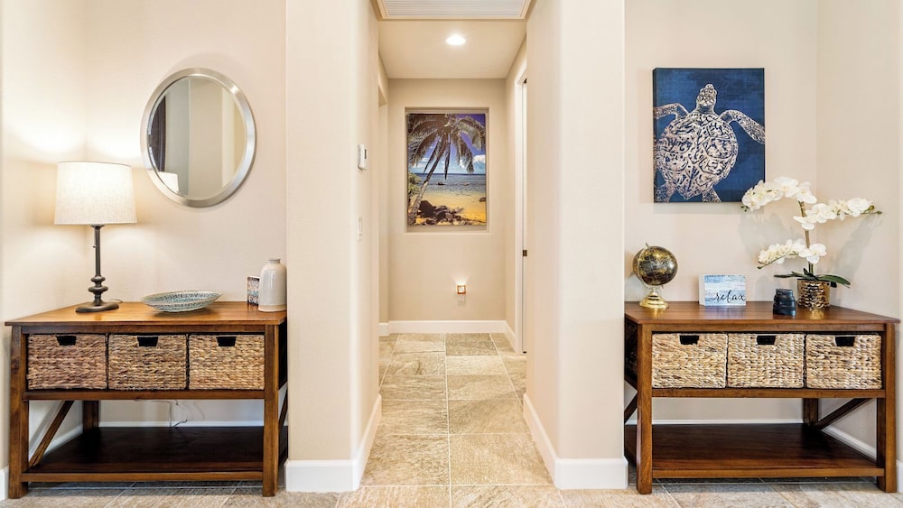 Private Yard and Outdoor Area - AC & Shared Pool - Golf Views - Vrkcv