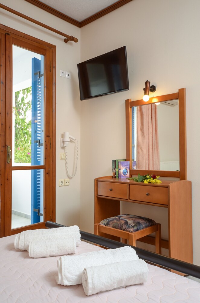 Rena Valetta Studios photo 5