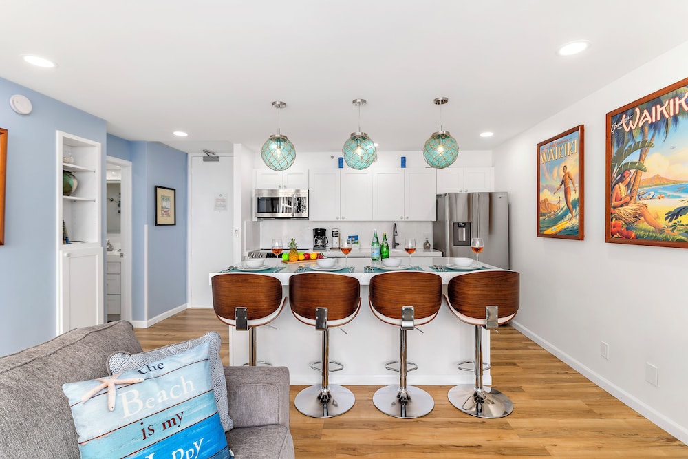 High Floor Ocean View Condo (King Bed and Parking): kitchen photo