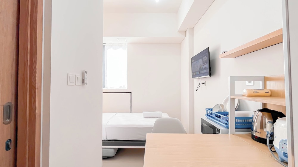 Comfortable Studio Room (No Kitchen) at Bandaraya - Tallasa City Makassar Apartment