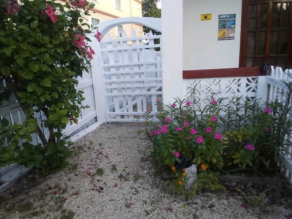 Belize Vacations - Coningsby Inn - Property Image 1