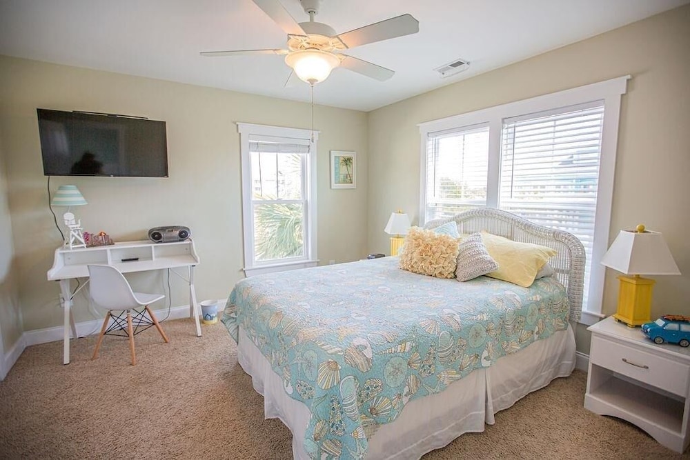 Life's A Beach 4 Bedroom Home by RedAwning