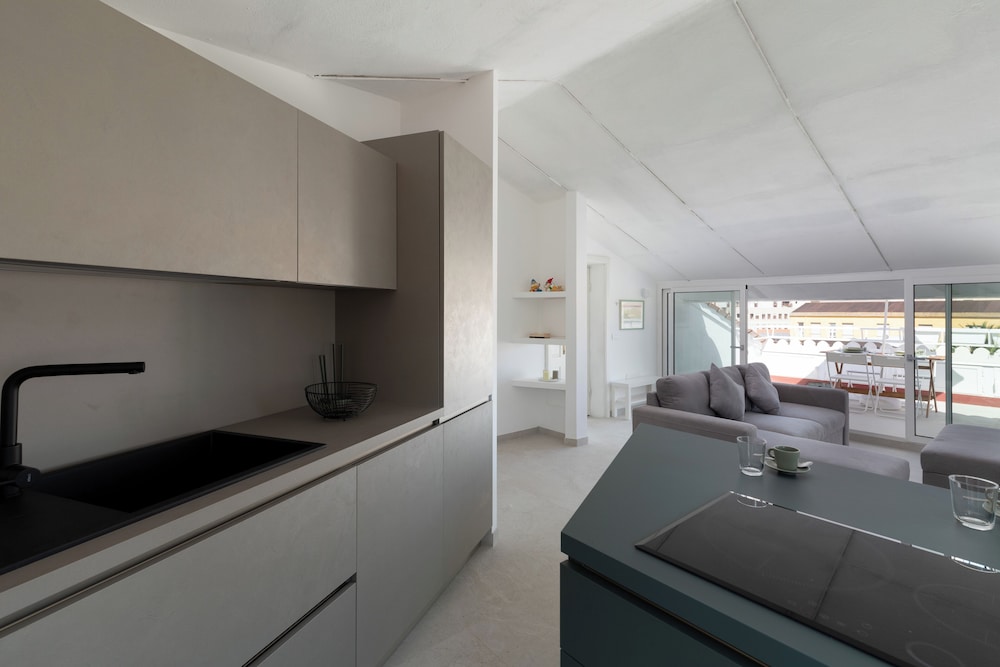 Romantic Apartment with Terrace by Wonderful Italy