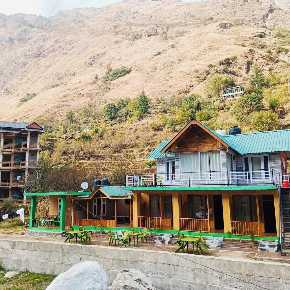 Tirthan Holidays Cottage