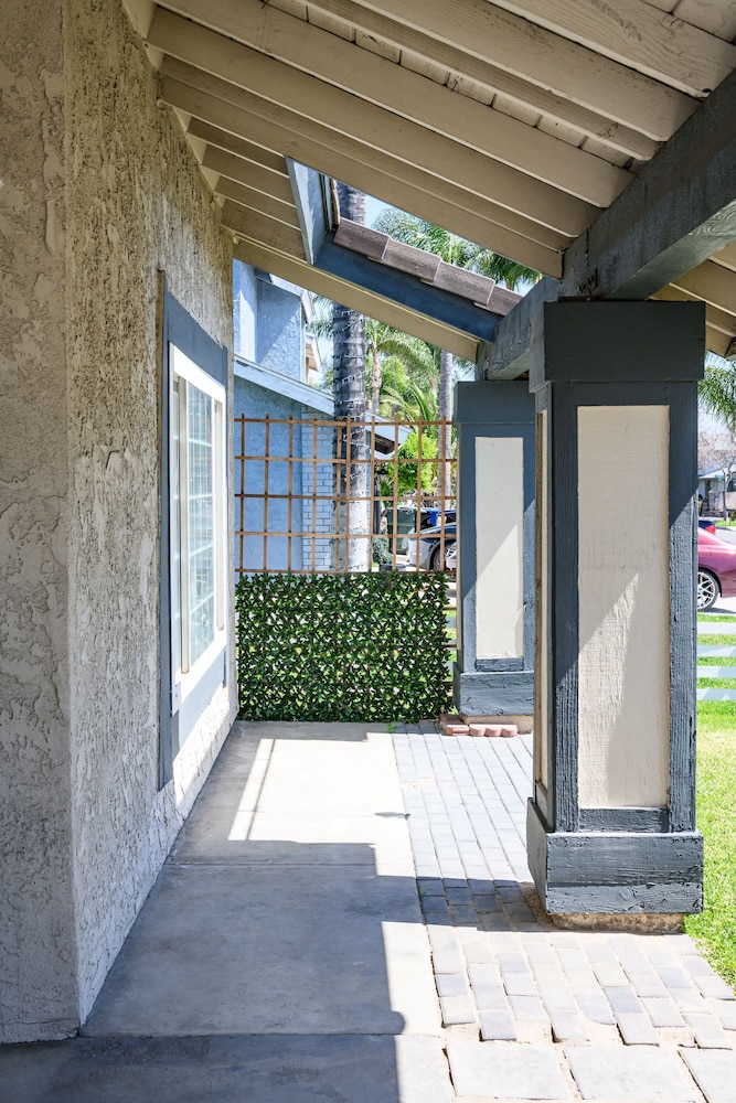 Near ONT Ontario Oasis Designer Home w Garden Park