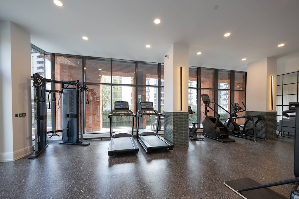 Slate Suite 1BR City Views
