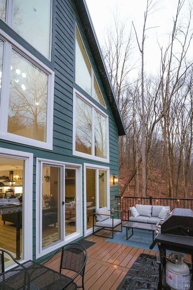 The Greenhouse With Indoor Slide Close to Hocking Hills
