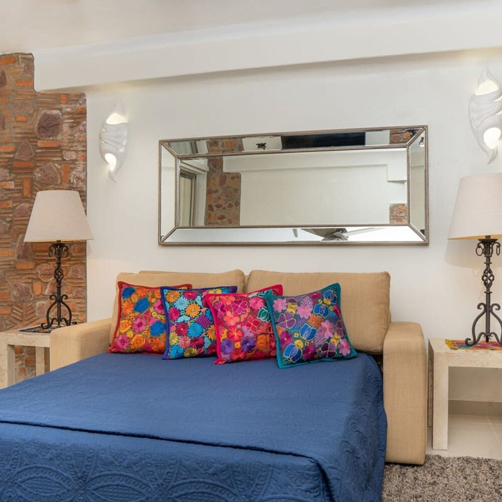 Ocean Front Condo With Pool Sleeps 6 Adults view 5