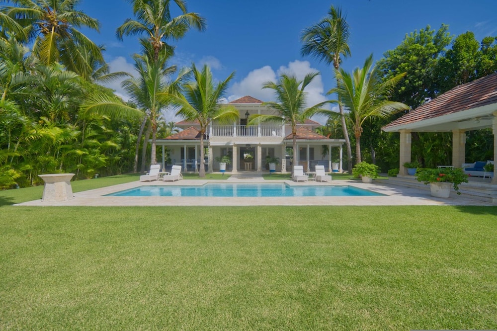 Ocean View Villa Just Minutes From Private Beaches