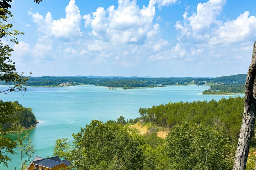 Luxury Cabin Lake Views EV Charger Game Room