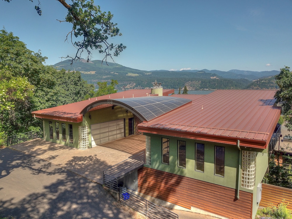 Alizes Modern Home with Views of the Columbia River Gorge by RedAwning