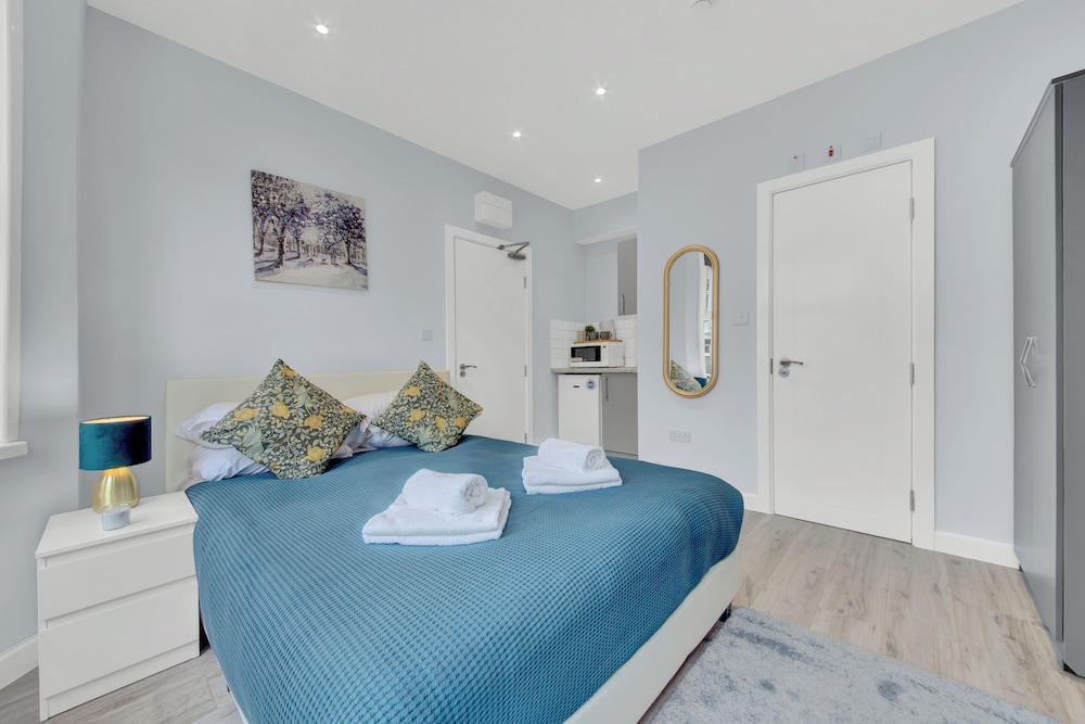 Cozy Serviced Ensuite In West Drayton London TW7 view 5