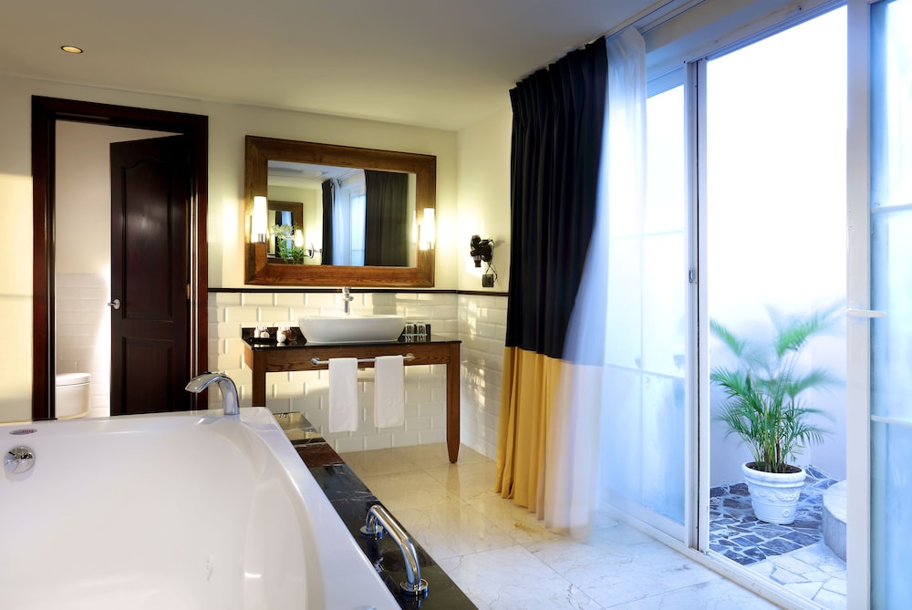 Grand Palladium Lady Hamilton Resort  Spa All Inclusive - Property Image 9