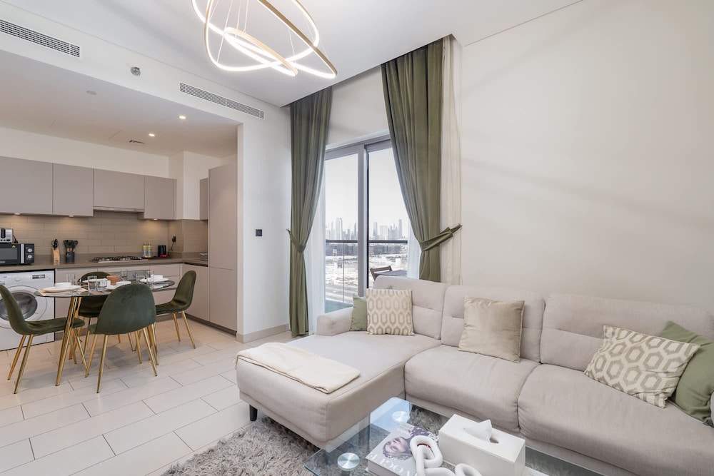 Lavish 2BR Apartment in Sobha Creek Vistas Reserve