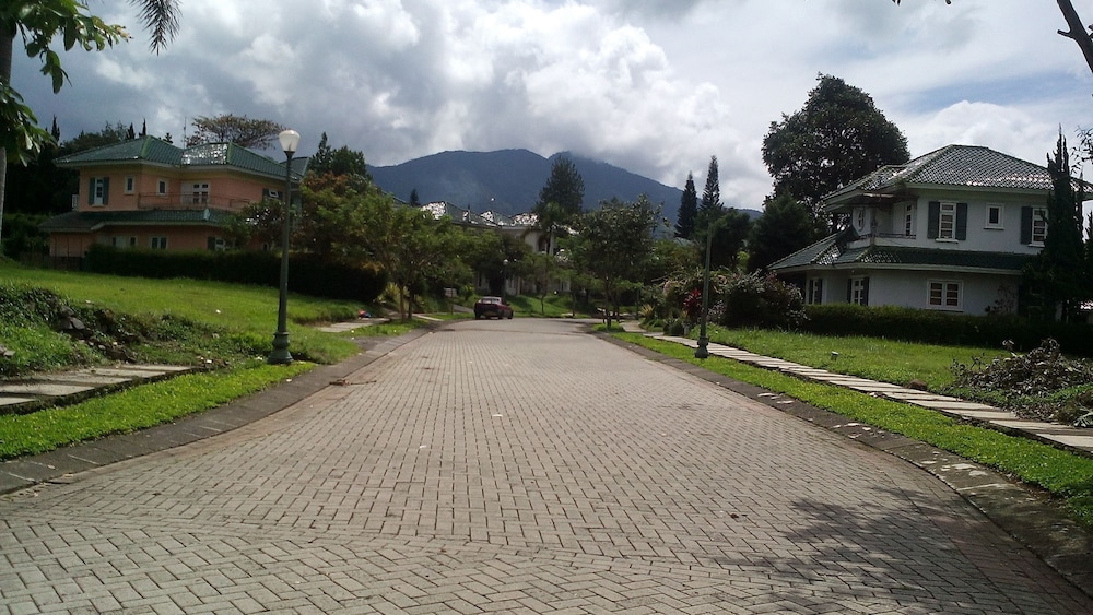 Villa Puncak Resort