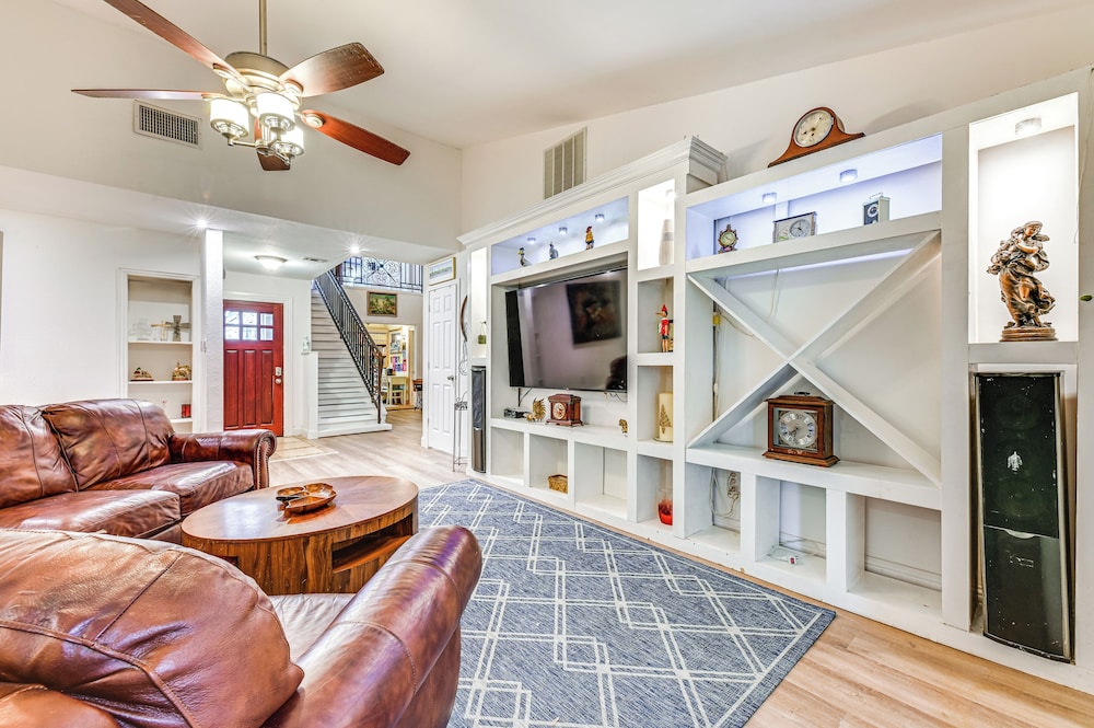 Spacious Family Home w/ Fenced Yard in DFW Area
