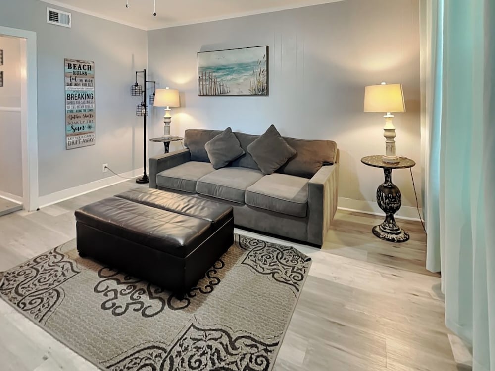 Pleasure Pier Retreat Manor by Ryson Vacation Rentals
