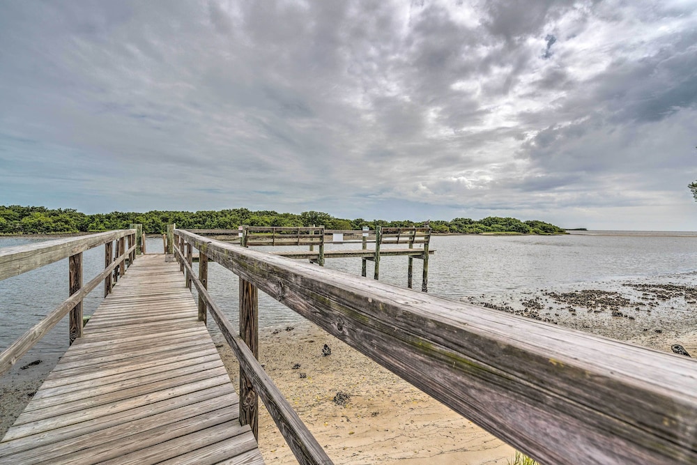 Beach & Pool Access at Condo on Cedar Key!