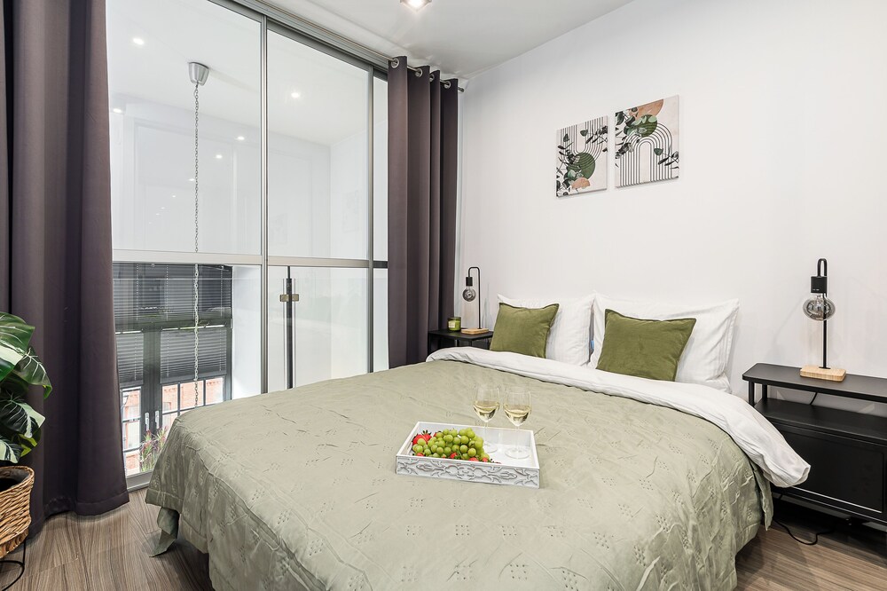 Lumina luxury 2-level apart with parking