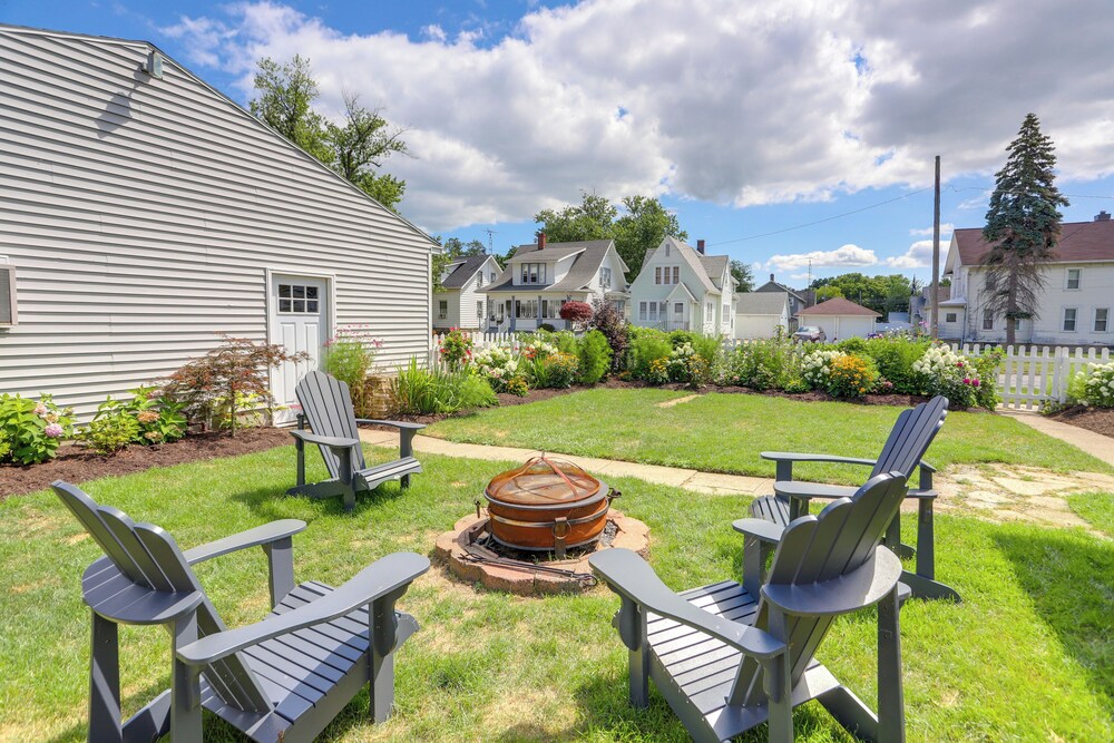 Port Clinton Home w/ Lake View - Walk to Beach! view 3