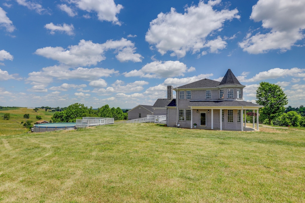 Sprawling Kentucky Getaway w/ Pool & Hot Tub! view 5