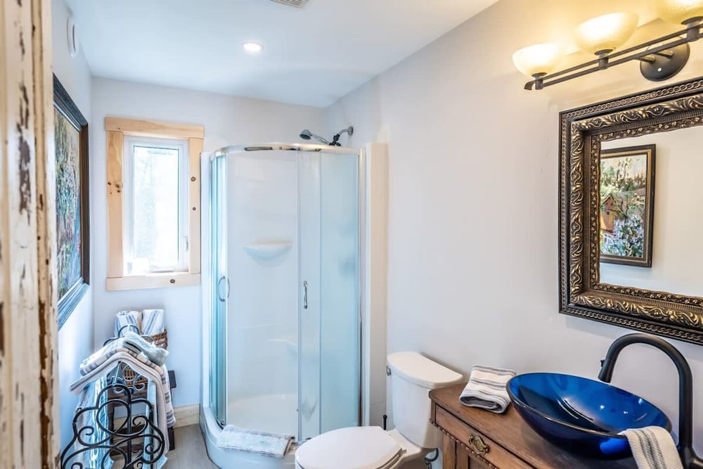 Luxury Lakefront Cottage - The Shining Star
