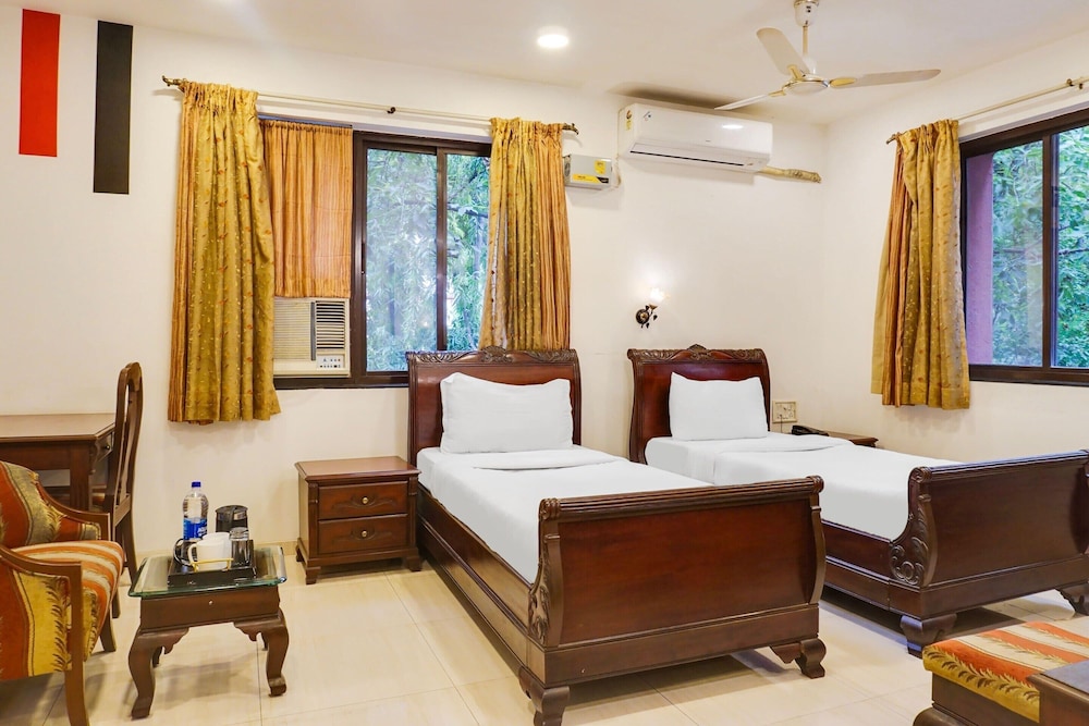 Premium Stays Near Fergusson College