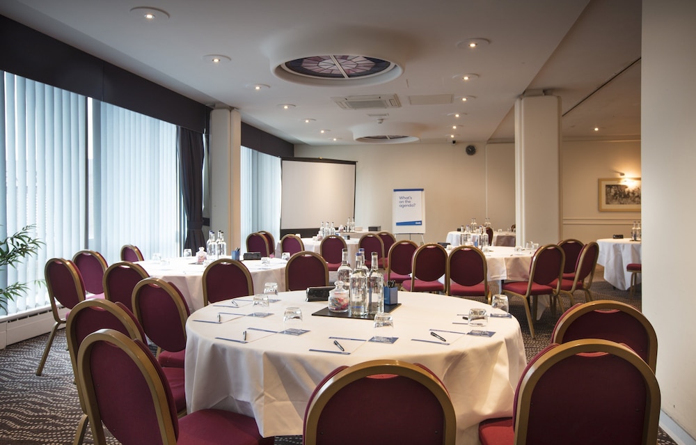 West Drayton Vacations - Thistle London Heathrow Terminal 5 - Property Image 12