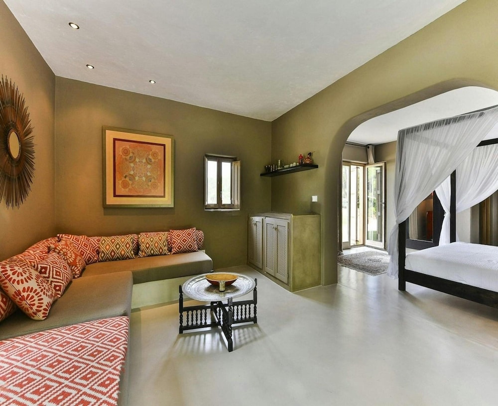 Holiday Home With Wooden-beamed Patio