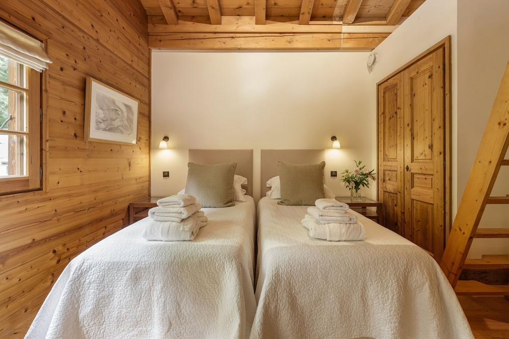 Magnificent Chalet Valhalla 5 Central Chamonix