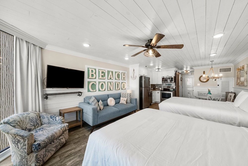 Beachfront Studio Condo - Top of the Gulf 317